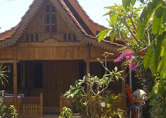 Kayu Tua Villa